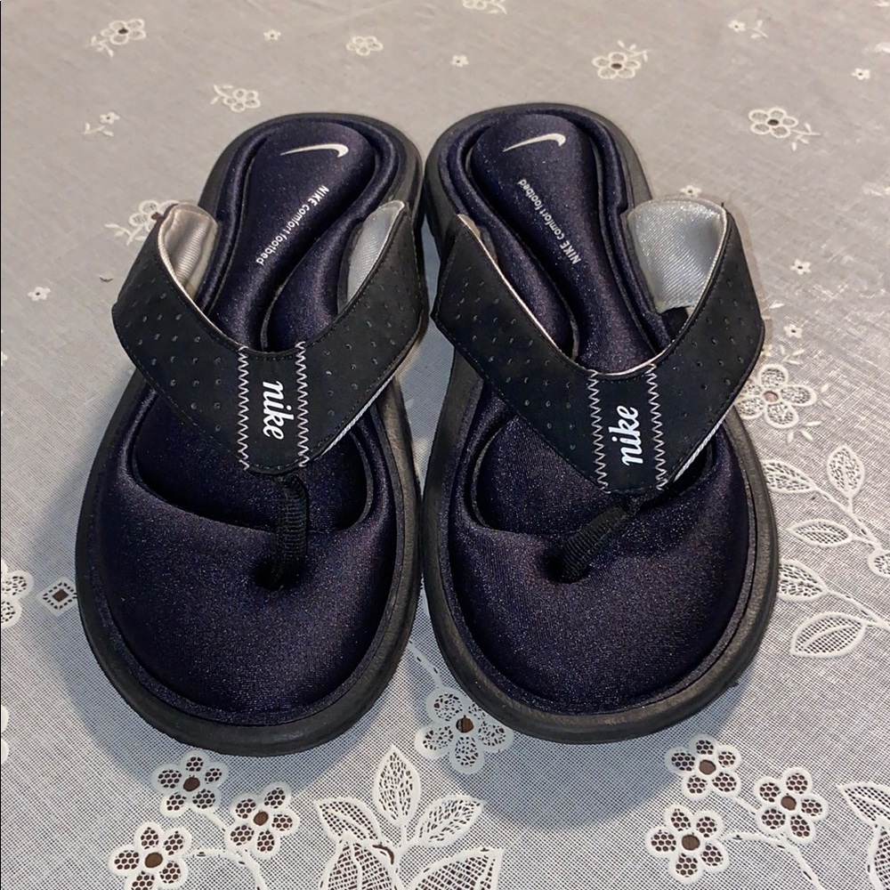 Nike Women’s Black Sandals